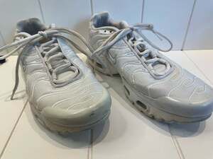 Nike Air Max Plus (GS) triple White Metallic Silver CW7044-100 Youth Size 7y